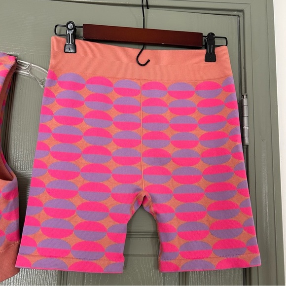 Fabletics Matching Set in Pink and Orange Geometric Modern Design - Picture 6 of 7
